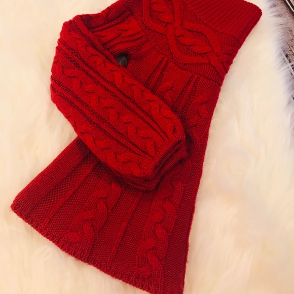 VS-Cable Knit Sweater - Picture 8 of 8